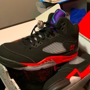 Jordan retro 5’s In perfect brand new condition.